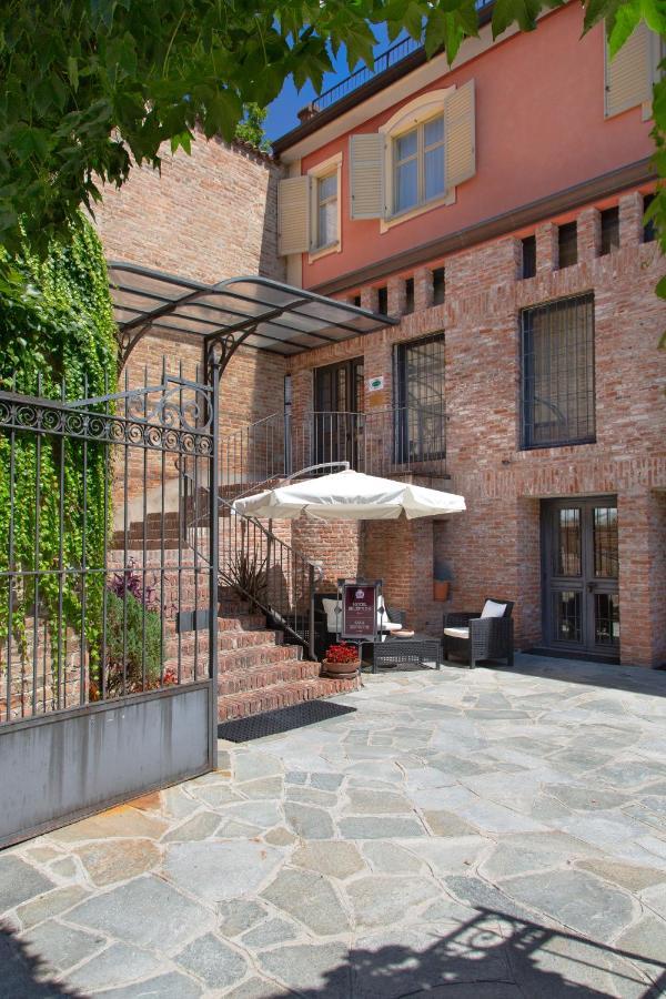 Hotel Castello Di Santa Vittoria Santa Vittoria dʼAlba Exterior foto