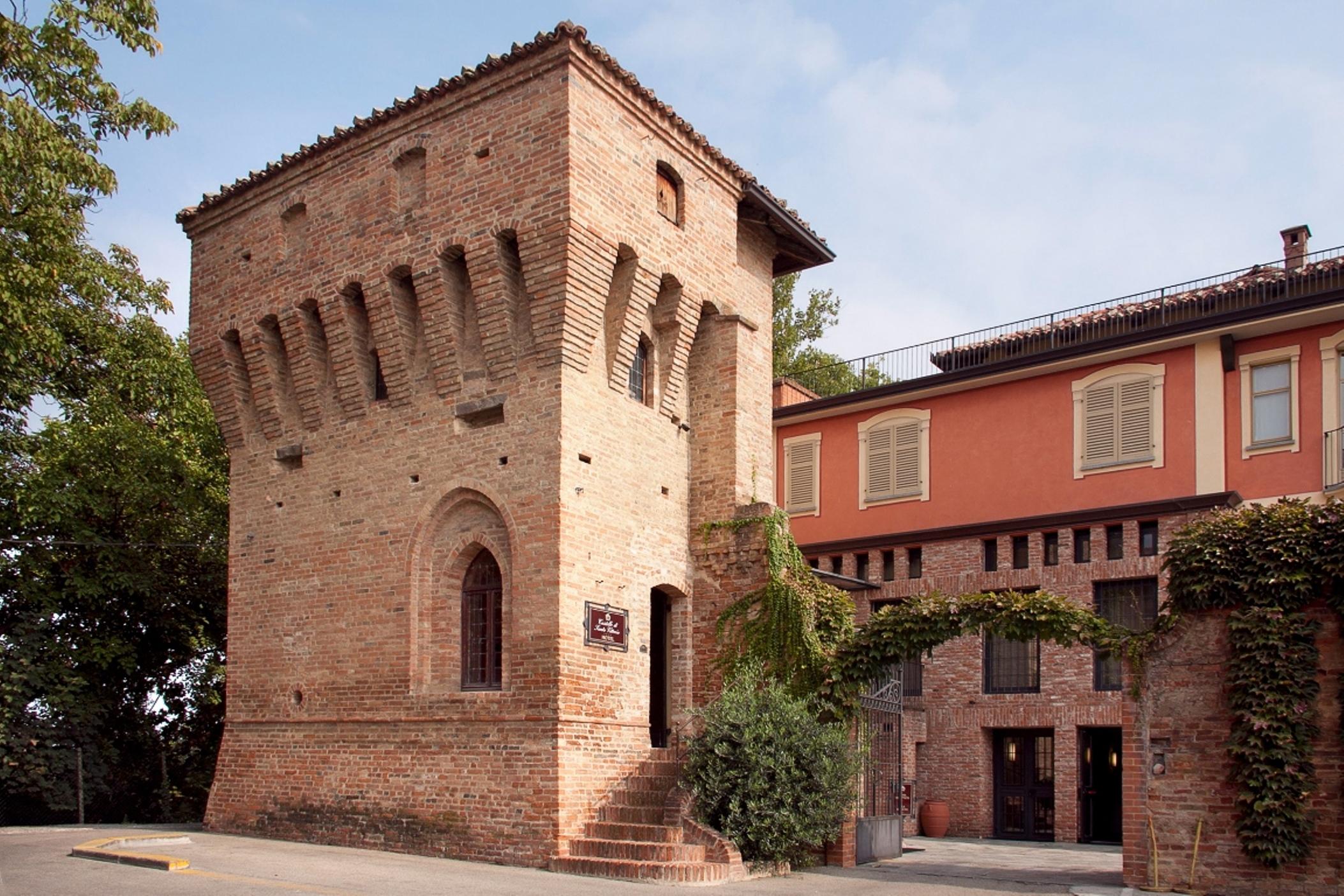 Hotel Castello Di Santa Vittoria Santa Vittoria dʼAlba Exterior foto